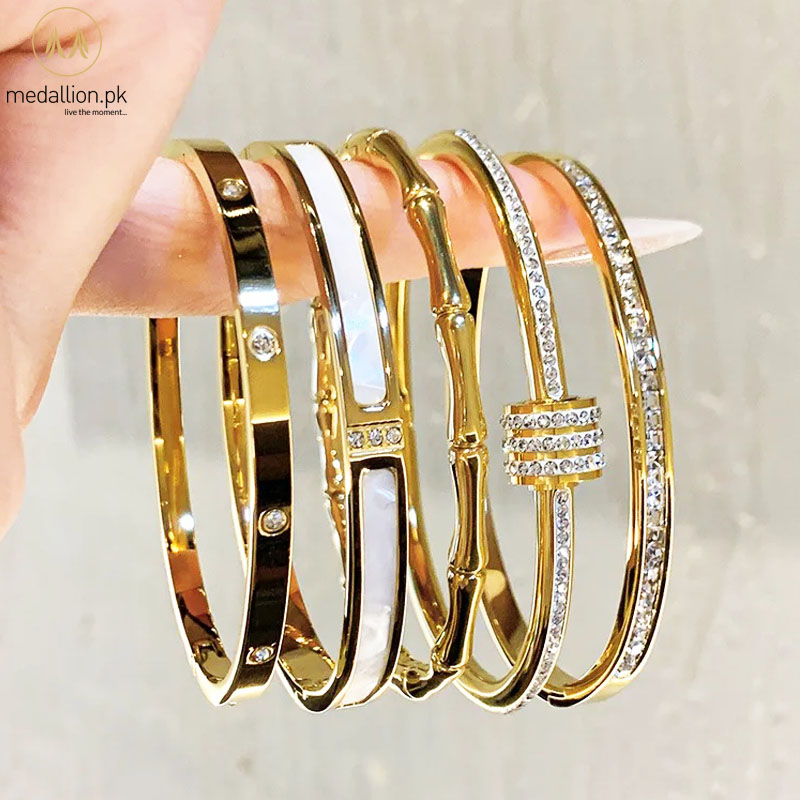 Luxury Titanium Steel Gold Plated Round Charm CZ Bracelet/Bangle