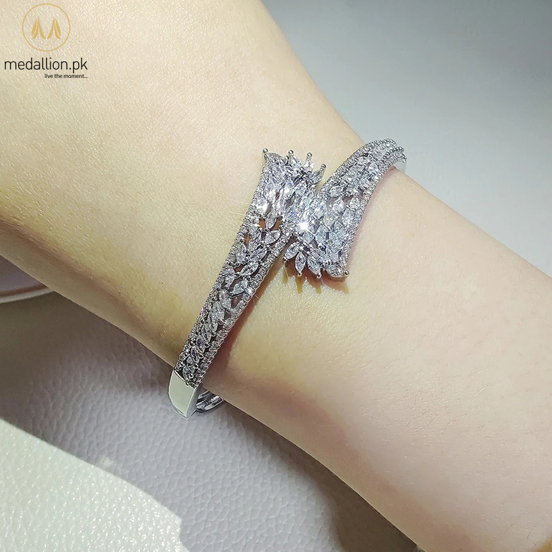 Luxury White Gold Plated Leaf Design AAA+ CZ Bangle/Bracelet