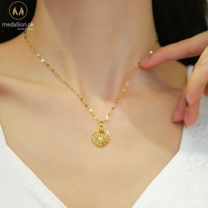Stainless Steel Gold Plated Sea Shell Pearl Necklace