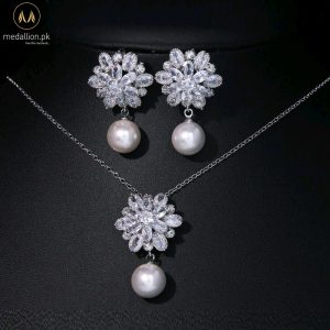 Luxury Platinum Plated Flower Shape AAA+ Cubic Zirconia Jewelry Set