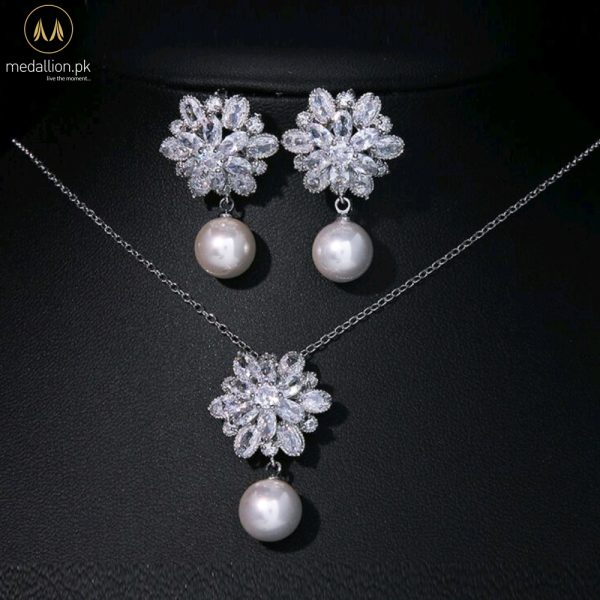Luxury Platinum Plated Flower Shape AAA+ Cubic Zirconia Jewelry Set