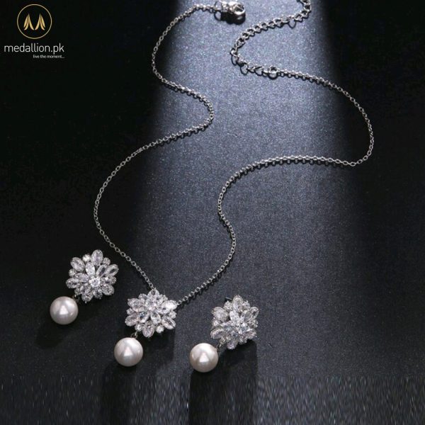 Luxury Platinum Plated Flower Shape AAA+ Cubic Zirconia Jewelry Set